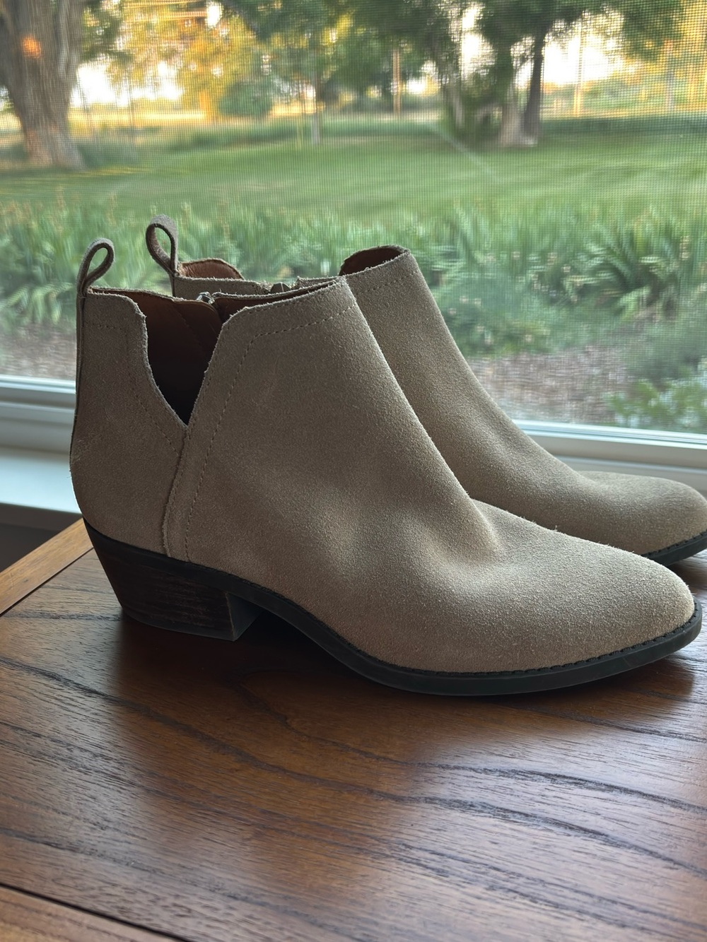 Lucky Brand Fallila Dune Suede Ankle Booties V Cut Size 8